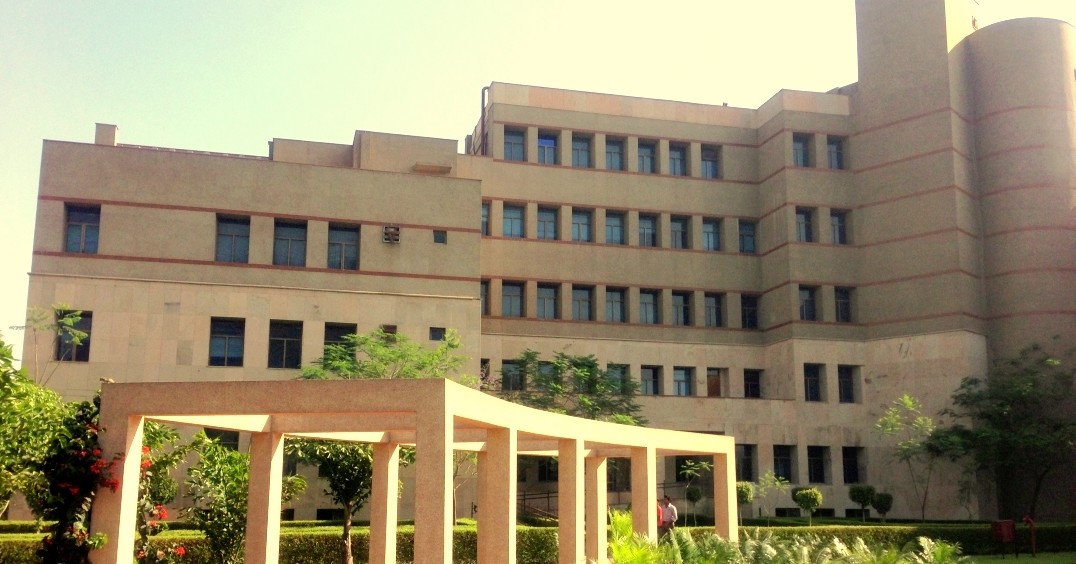 IIM Lucknow - One Year Full Time MBA (International Program In Management For Executives/IPMX)